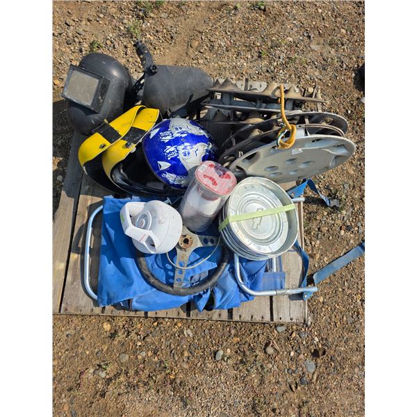 pallet of misc items- hub caps, helmets