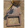 Image 2 : Paint sprayer guns, work light and rusted vehicle door