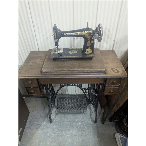 1924 Antique Singer Model 127 Sewing Machine w/ Treadle Cabinet