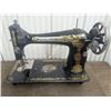 Image 2 : 1924 Antique Singer Model 127 Sewing Machine w/ Treadle Cabinet