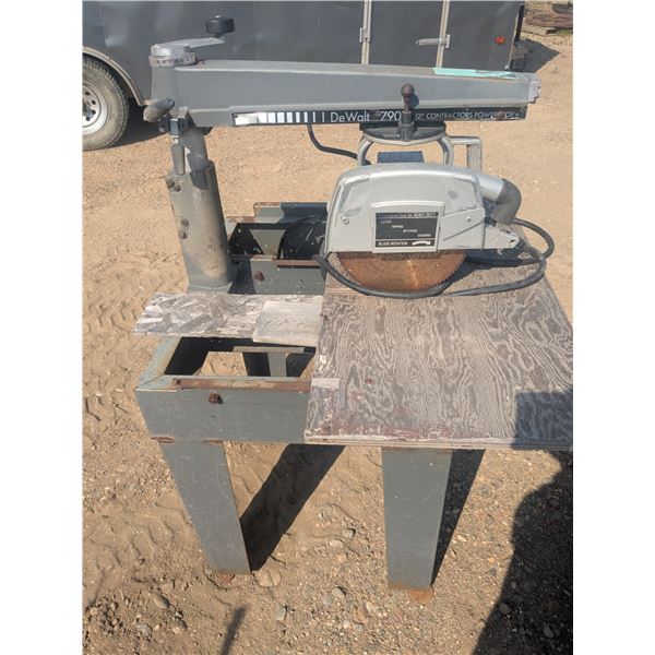 Vintage Dewalt (Black & Decker era) 12” Radial Arm Saw