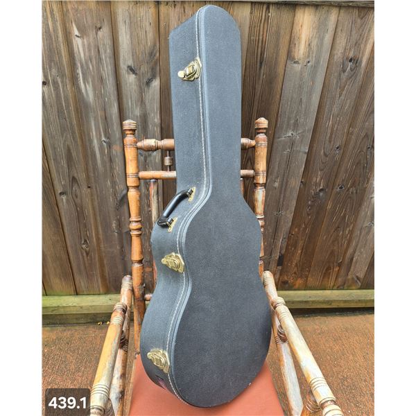 Vintage well-made cloth-covered wooden guitar case, with a plush interior, great condtion overall, s