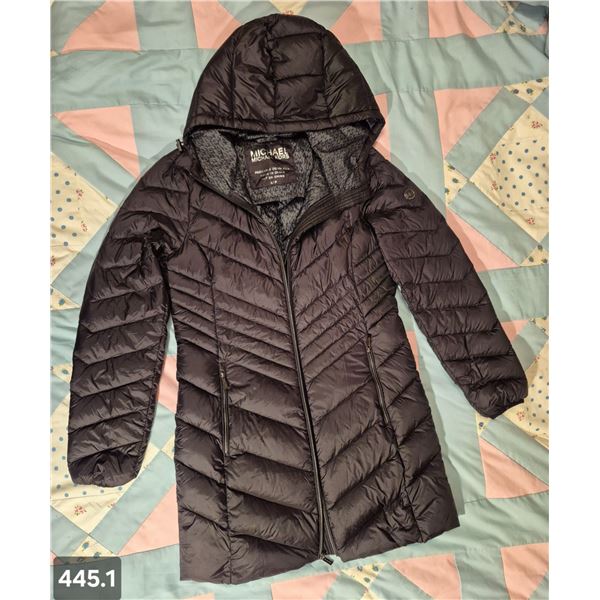 Ladies Authentic  Michael Kors  Down & Feather Filled jacket, never worn, Size small, but fits prett