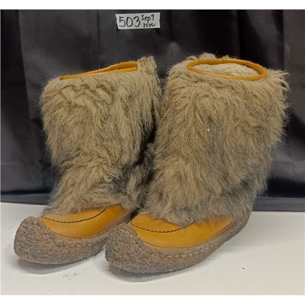 Mukluks - Women's Size 8
