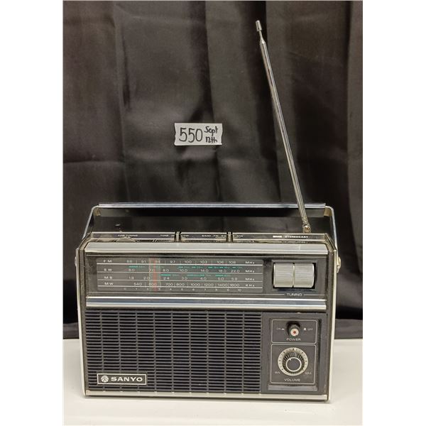 Vintage Sanyo Transistor Radio