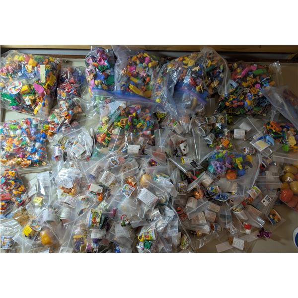 Huge vintage Kinder egg toy collection (80s-90s)