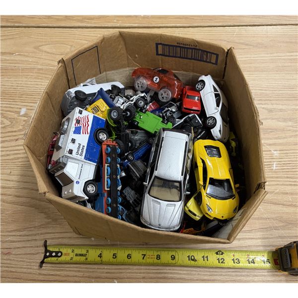 Box of Vintage Small and Large Cars - Total Weight 7.25 Kg. - (It Includes Hot Wheels, Matchbox, etc