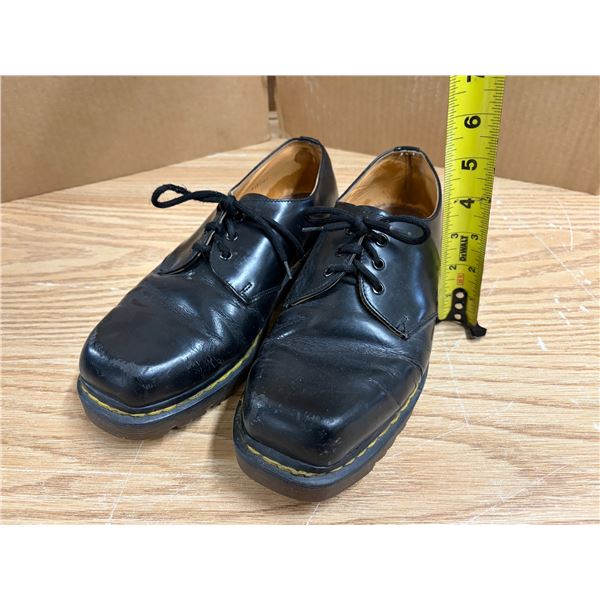 made in england Vintage black leather Doc Martens square-toe oxford shoes featuring 4-eye lace-up cl