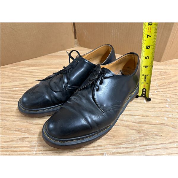 made in england Vintage black leather Doc Martens 1461 Oxford shoes with signature yellow welt stitc