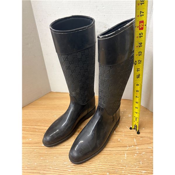 Black Gucci tall rain boots. (Size 40 Written On Bottom) (consignor states they are authentic, as th