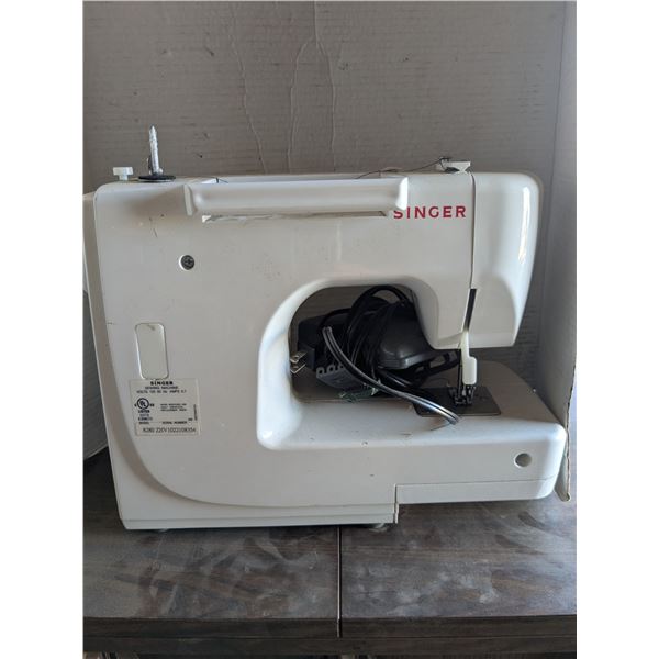 Singer Sewing Machine (Working)