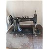 Image 1 : Vintage/Antique Reliance Sewing Machine