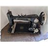 Image 2 : Vintage/Antique Reliance Sewing Machine