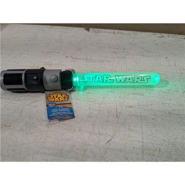 NOS 9" Star Wars Light-Up Light Saber w/ Candy