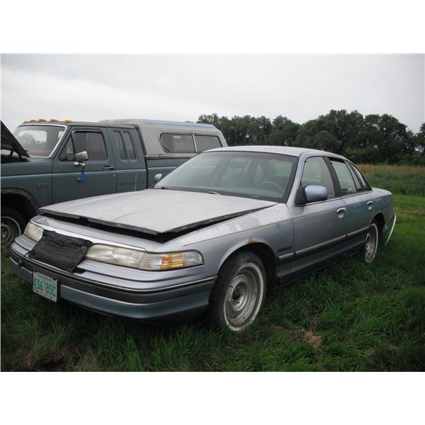1994 Ford Crown Vic LX VIN: 2FALP74W1RX191867