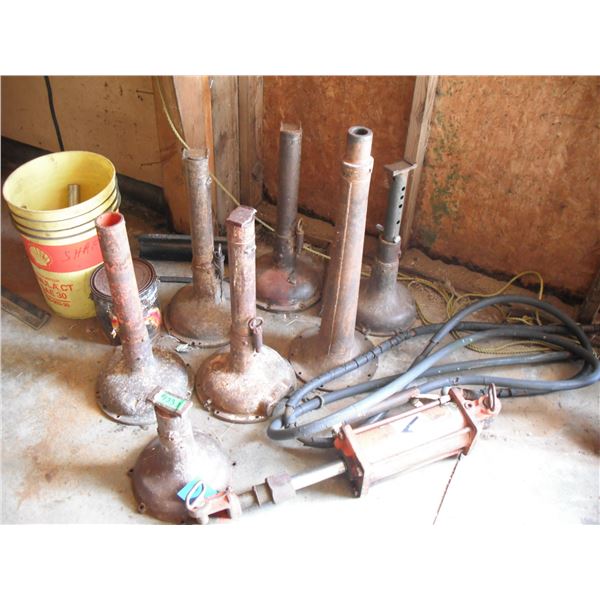 jackstands and Allis-Chalmers hydraulic ram