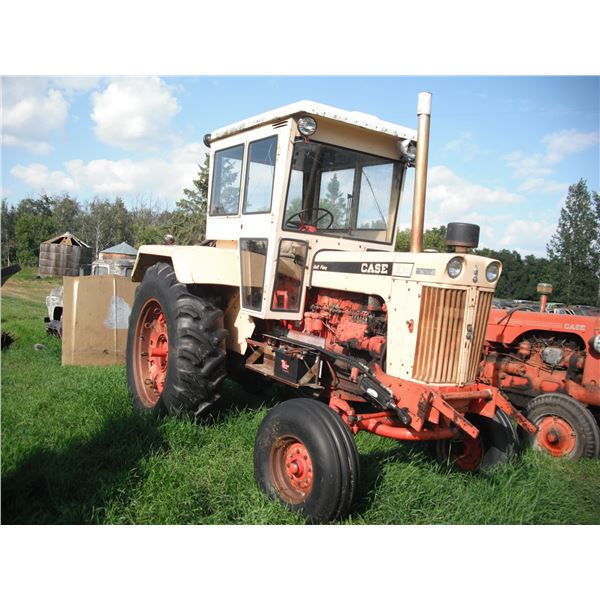 1968 Case 930 Comfort King tractor - runs & drives, comes with duals