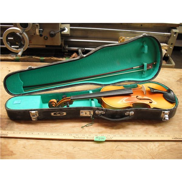 Lark violin with bow and case - Shanghai, China