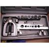 Image 4 : 2 flaring ktis and other assorted tools