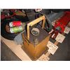Image 4 : pallet of hydraulic rams, hydraulic hoses, seals, etc.