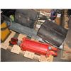 Image 5 : pallet of hydraulic rams, hydraulic hoses, seals, etc.