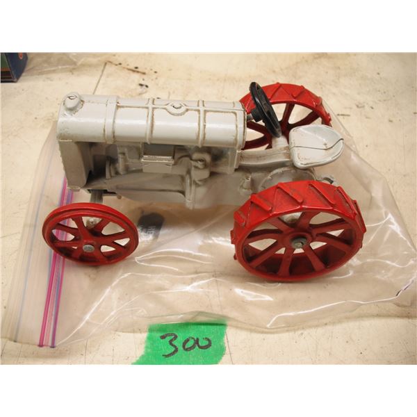 cast iron Fordson tractor toy - marked 1425, 6  long