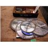 Image 1 : circular saw blades (mostly 10", 1x 7"), pliers, punch, etc.