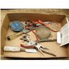 Image 3 : circular saw blades (mostly 10", 1x 7"), pliers, punch, etc.