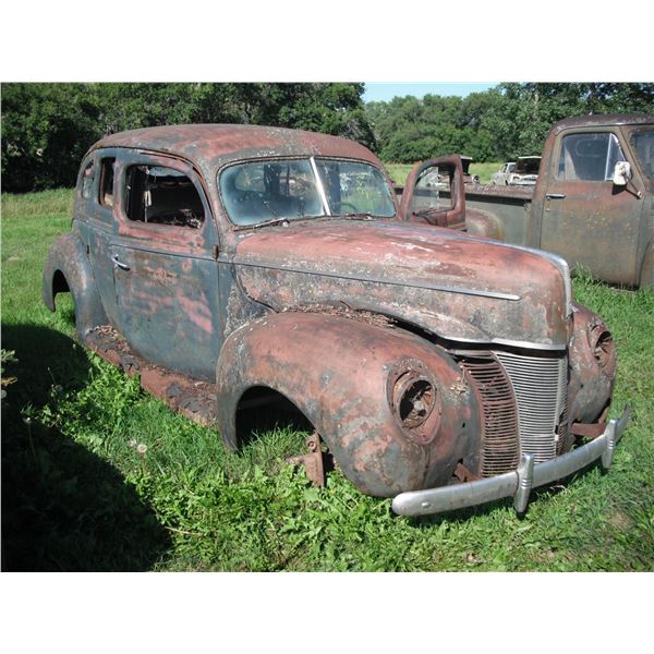 40s/50s Ford Deluxe w/ suicide doirs