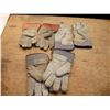 Image 7 : spotlight, barber kit and work gloves