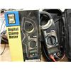 Image 4 : multimeters, wire strippers, micrometer, etc.
