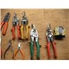 Image 4 : assorted pliers and tin snips