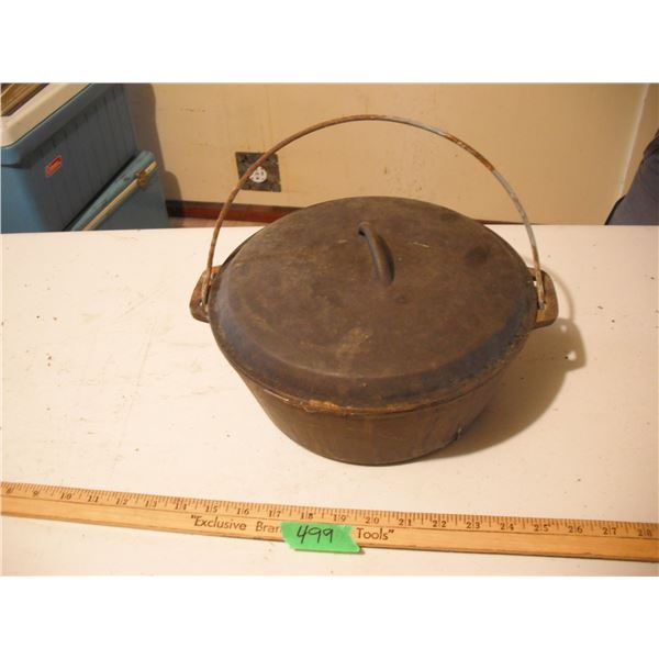 10  cast iron pot with lid - made in Taiwan