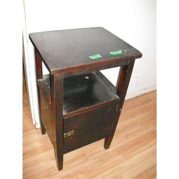 side table - 15"x18"x21"H