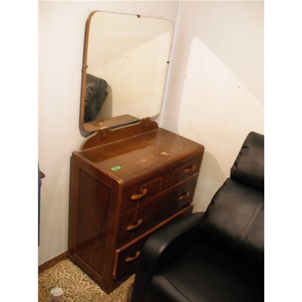 dresser w/ mirror