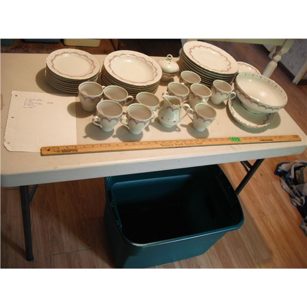 JLMENAU china set  - made in German Democratic Republic - 9 dinner plates, 8 bowls, 8 sandwich plast