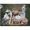 Image 1 : pallet of yard/garden décor