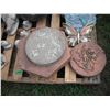 Image 2 : pallet of yard/garden décor