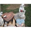 Image 3 : pallet of yard/garden décor