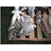 Image 5 : pallet of yard/garden décor