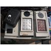Image 3 : pallet lot - Intellivision system with games, crosley radio, fuses, etc.