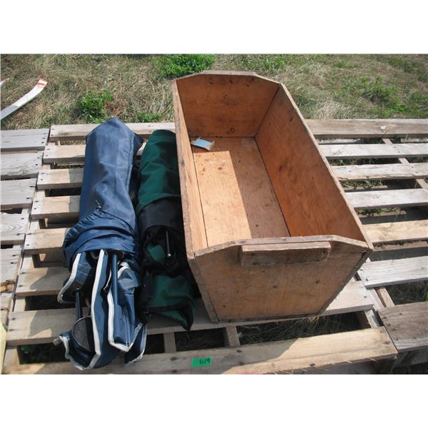 wooden cradle and 2 camping chairs