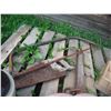 Image 4 : saws, décor items, etc.
