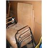 Image 3 : 4 stacking chairs