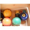 Image 3 : billiards/pool balls in crate