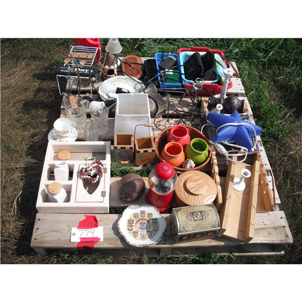 pallet lot - décor items, gumball machine, etc.