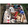 Image 1 : pallet lot - décor items, gumball machine, etc.