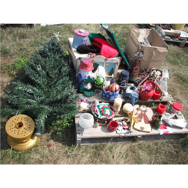 pallet lot - christmas decorations and supplies