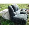 Image 1 : 2 sofa chairs - 1 reclines