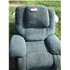 Image 2 : 2 sofa chairs - 1 reclines